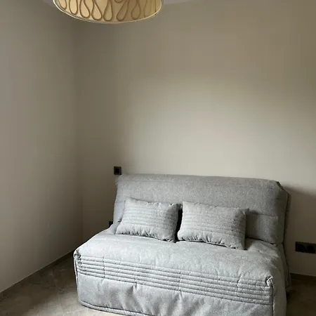 Belle Avec Piscine Dans Un Quartier Calme *