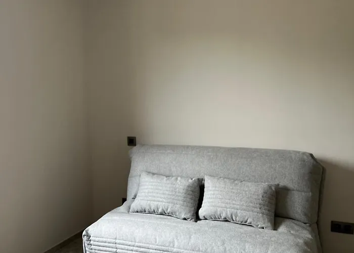 Belle Avec Piscine Dans Un Quartier Calme *