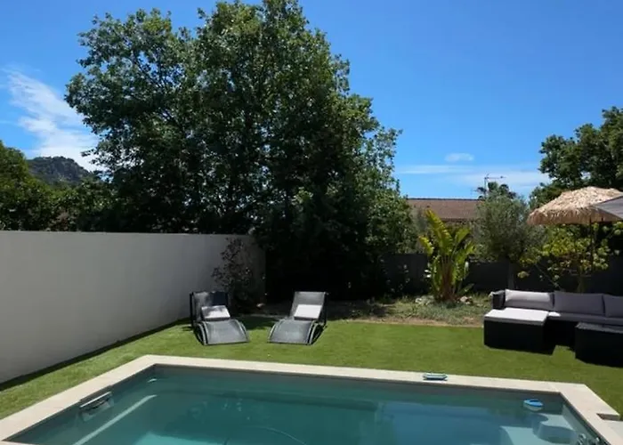 Belle Avec Piscine Dans Un Quartier Calme *